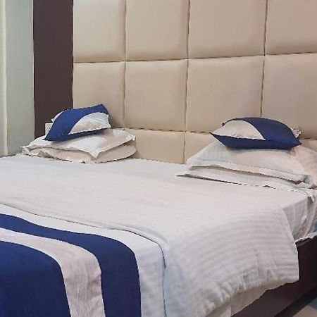 Hotel Presidency Inn Calcutta Buitenkant foto