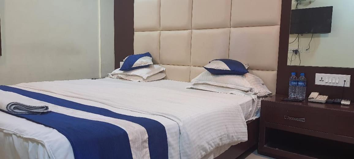Hotel Presidency Inn Calcutta Buitenkant foto