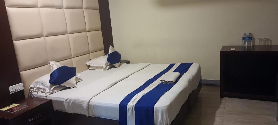Hotel Presidency Inn Calcutta Buitenkant foto